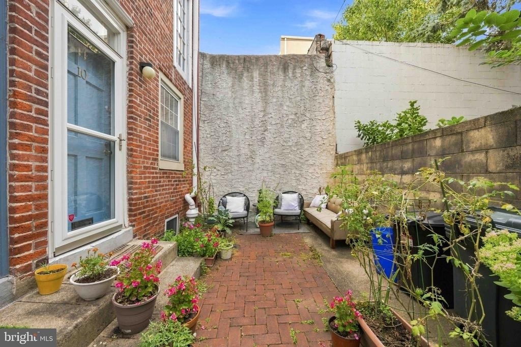 725 Pemberton Street - Photo 2
