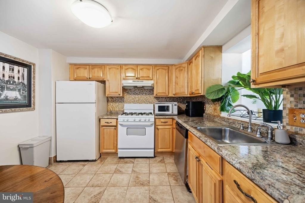 725 Pemberton Street - Photo 12