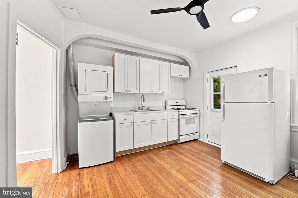 1 Athens Avenue W - Photo 2