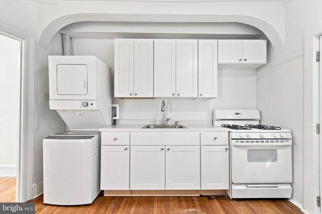 1 Athens Avenue W - Photo 4