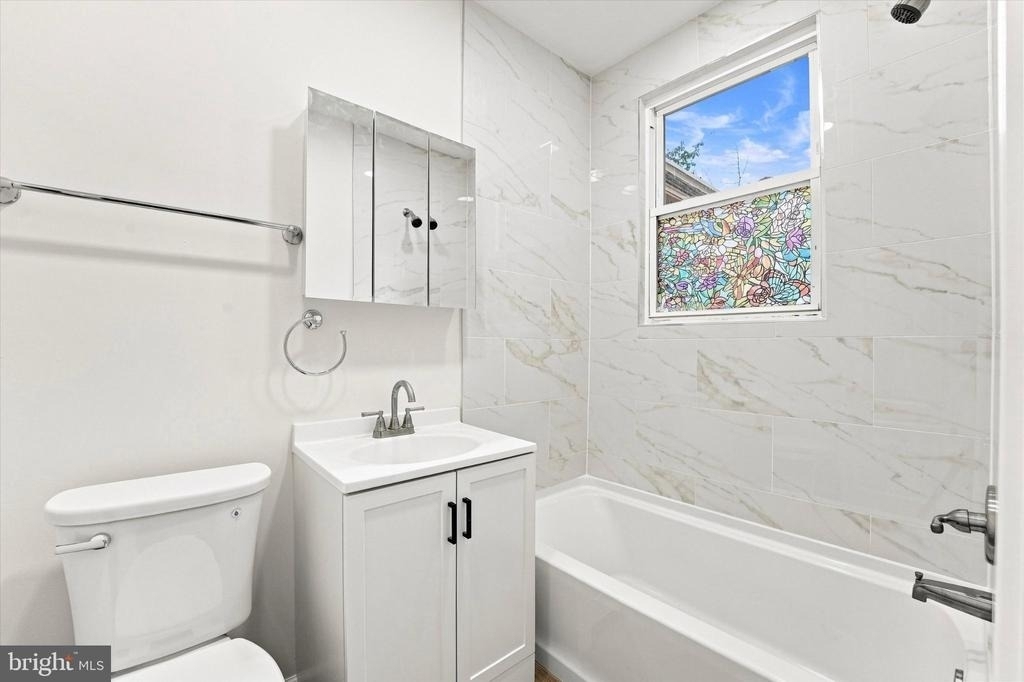1 Athens Avenue W - Photo 5