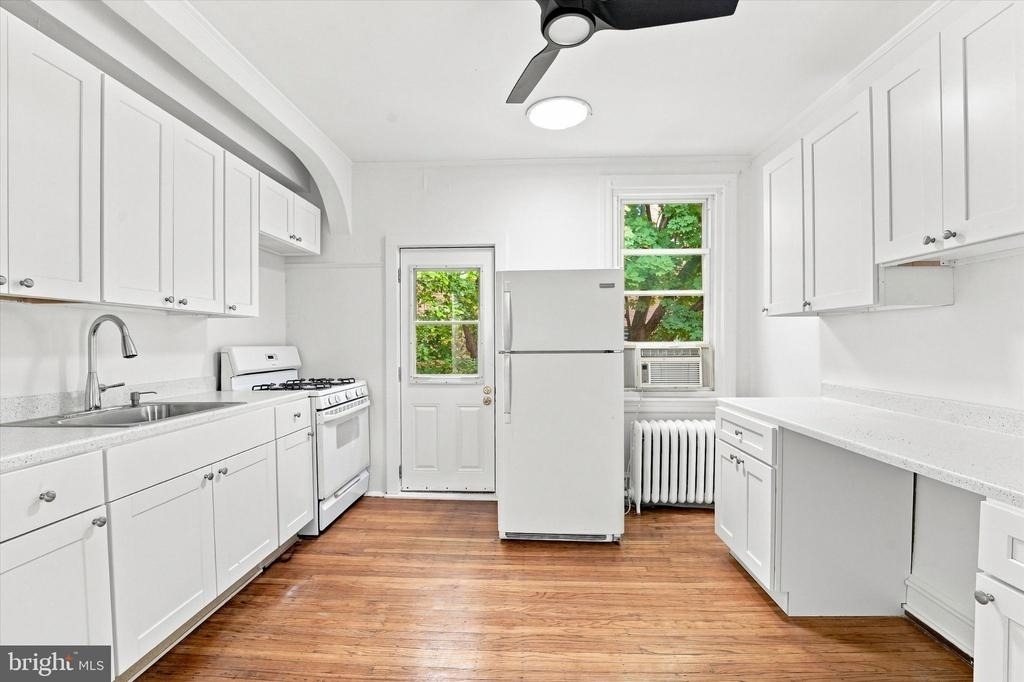 1 Athens Avenue W - Photo 3