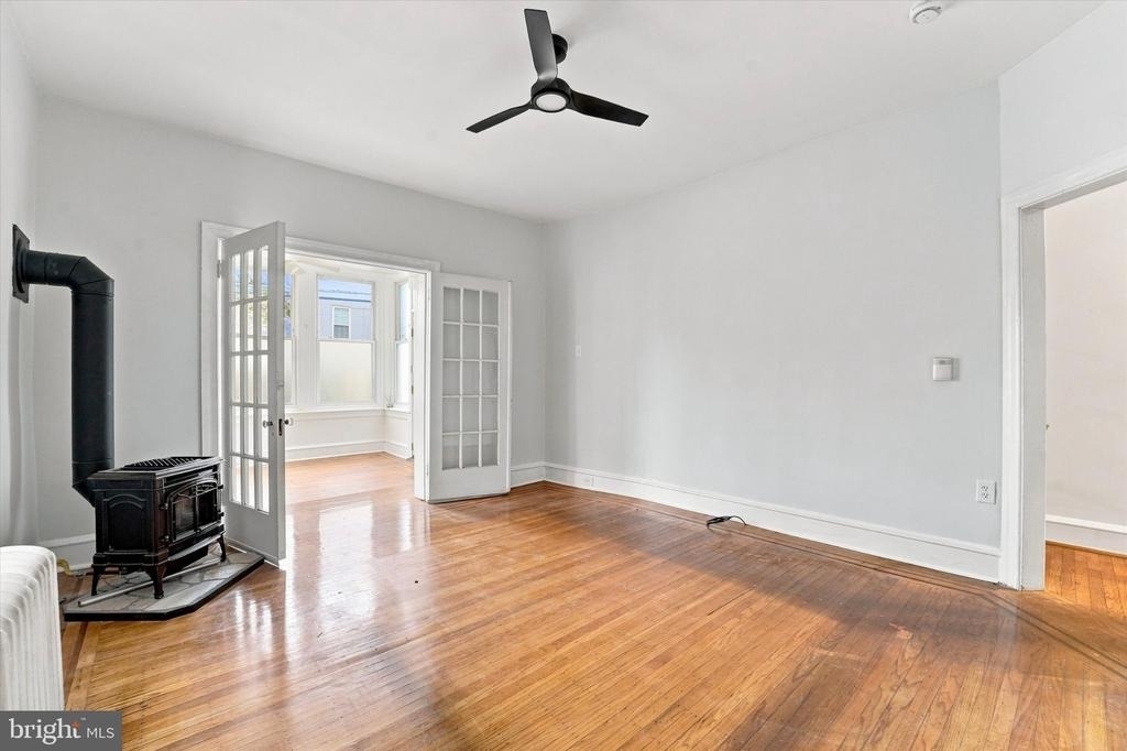 1 Athens Avenue W - Photo 3
