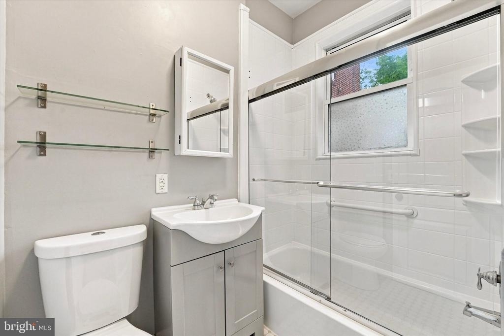 1 Athens Avenue W - Photo 8