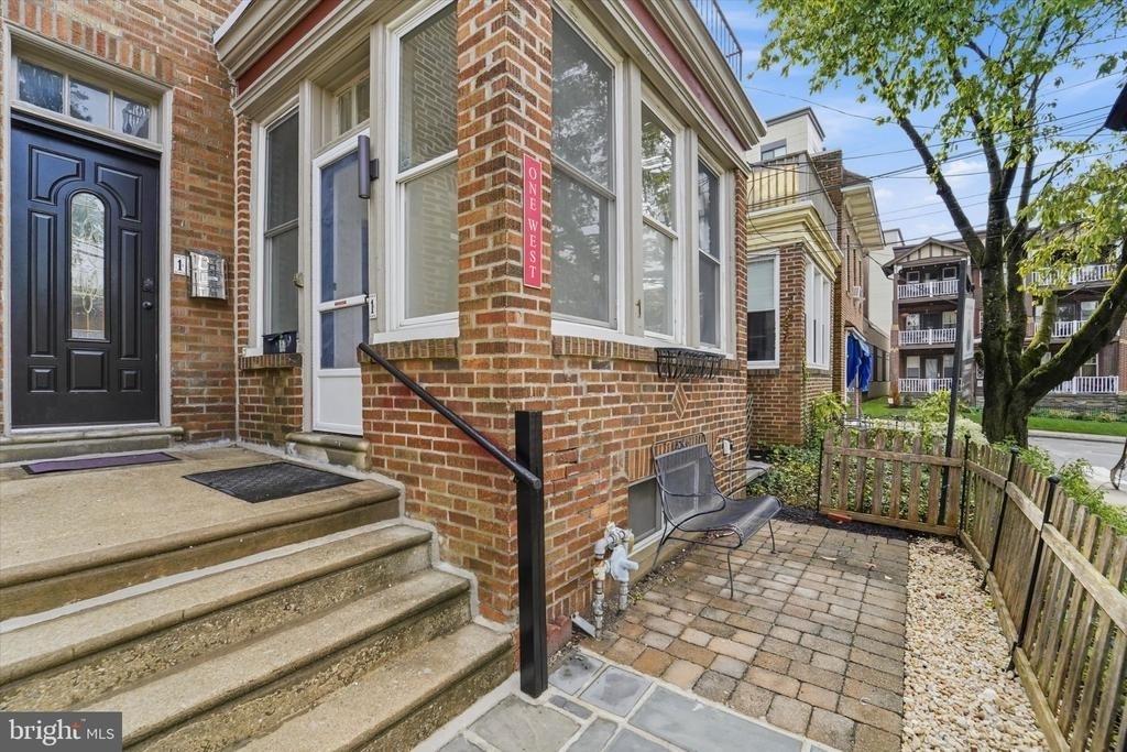 1 Athens Avenue W - Photo 1