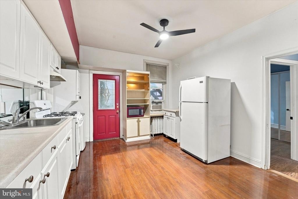 1 Athens Avenue W - Photo 12