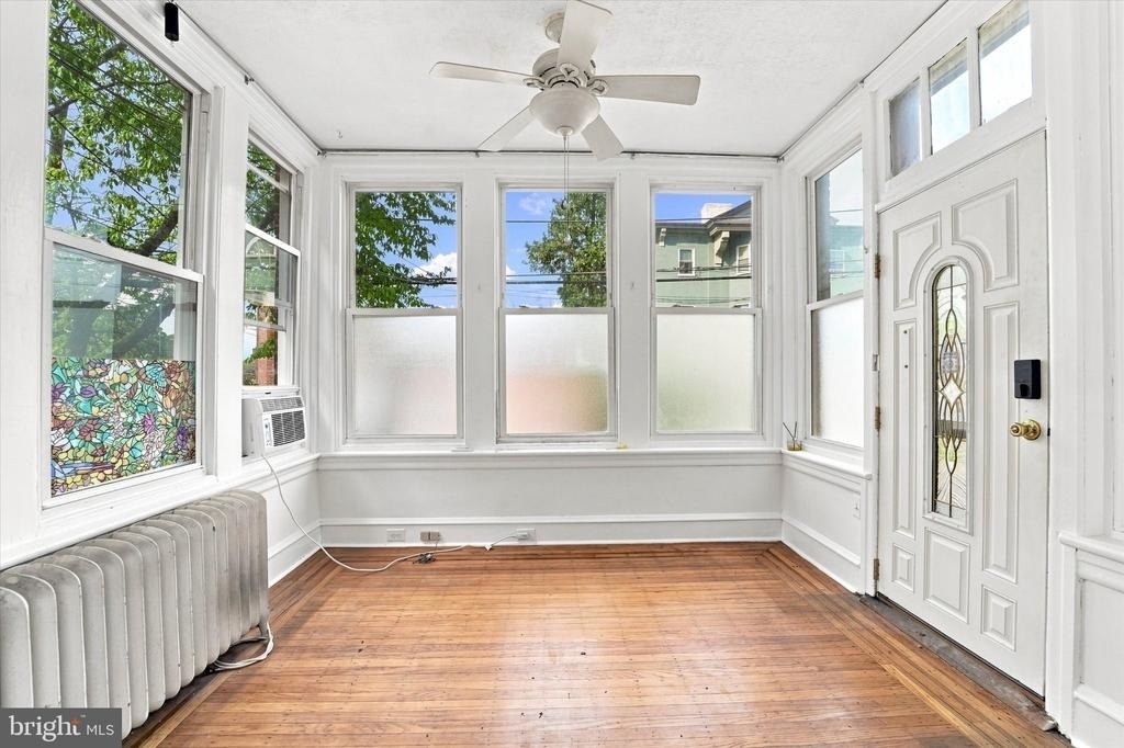 1 Athens Avenue W - Photo 2