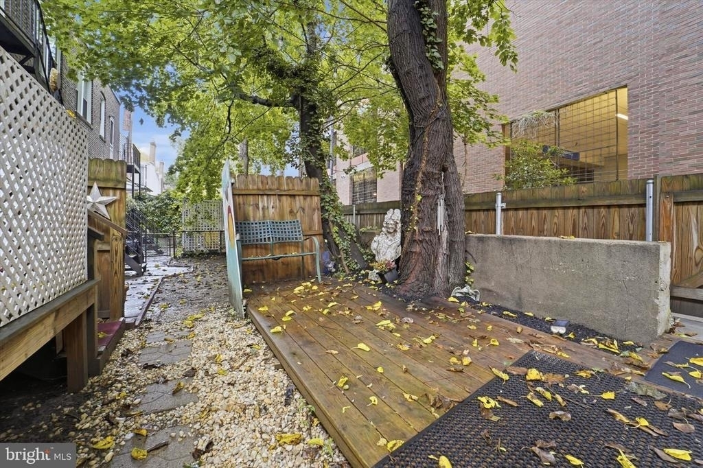 1 Athens Avenue W - Photo 16