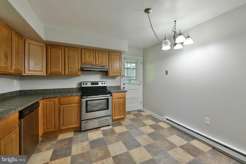576 Meadowbrook Avenue - Photo 7