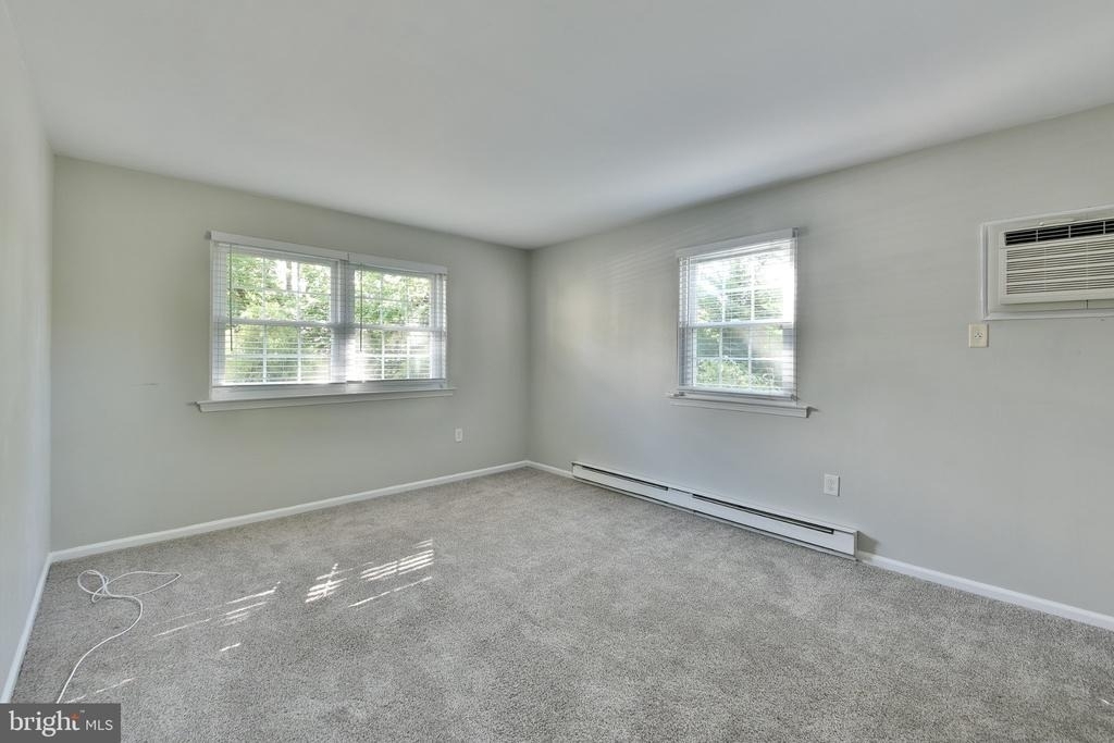 576 Meadowbrook Avenue - Photo 8