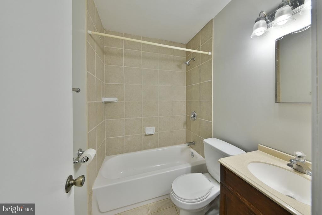 576 Meadowbrook Avenue - Photo 12