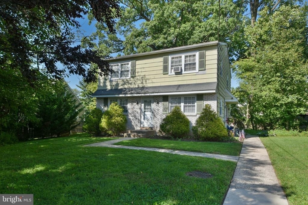 576 Meadowbrook Avenue - Photo 1