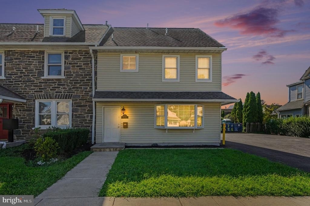 812 Darby Road - Photo 1