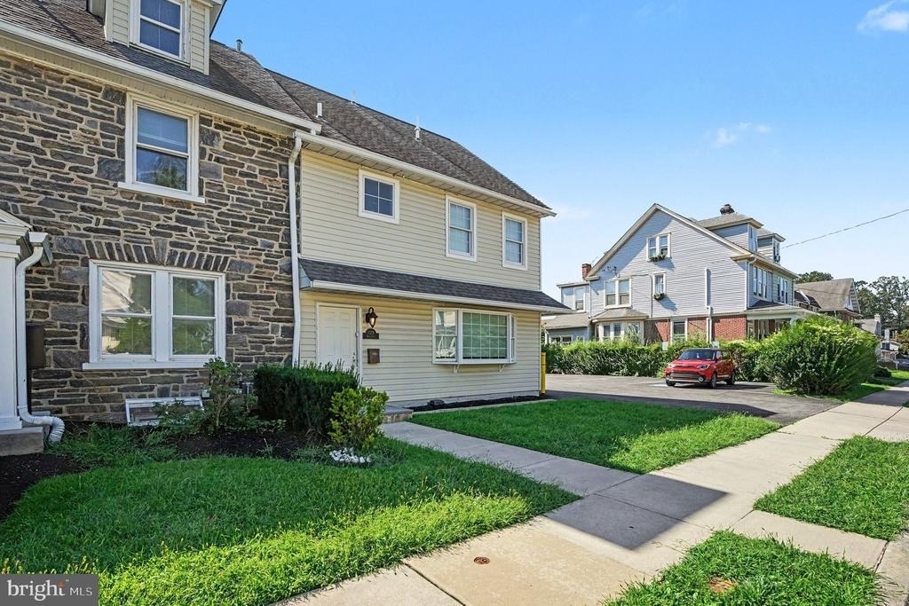 812 Darby Road - Photo 2