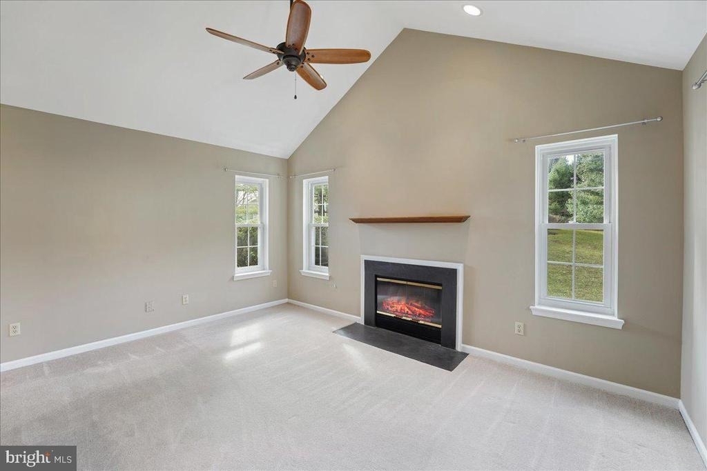 936 Railway Square - Photo 3