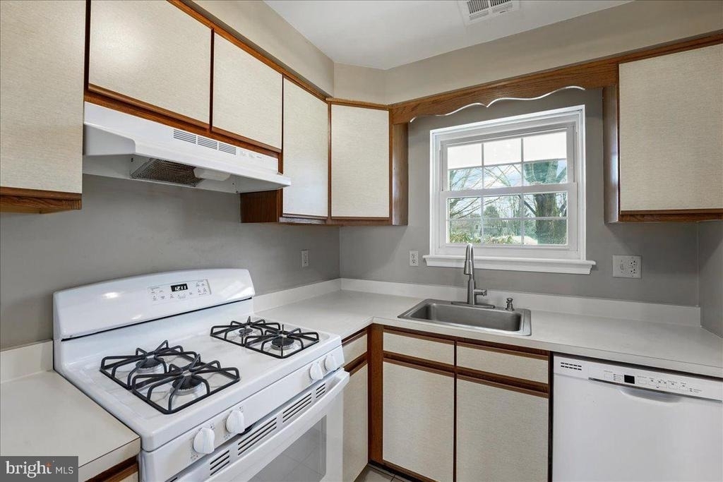 936 Railway Square - Photo 8