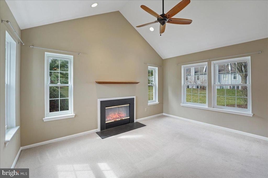 936 Railway Square - Photo 4