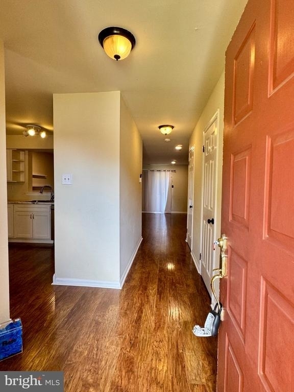 122 Caernarvon Court - Photo 4