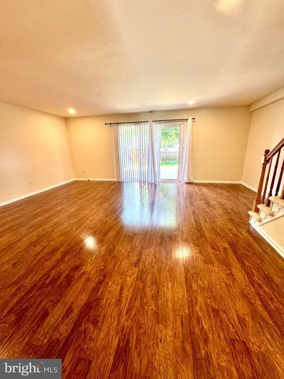 122 Caernarvon Court - Photo 8