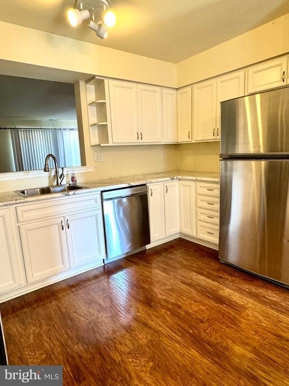 122 Caernarvon Court - Photo 5