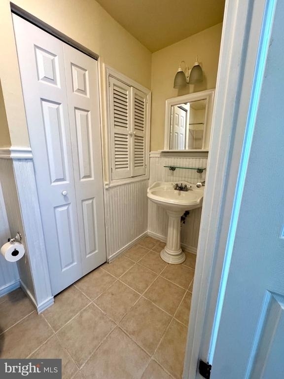 122 Caernarvon Court - Photo 15