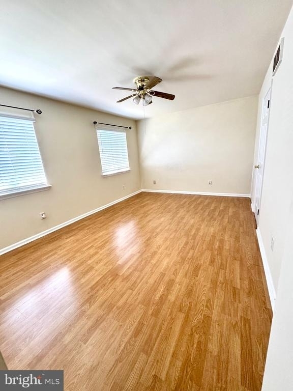 122 Caernarvon Court - Photo 11