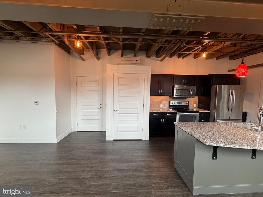 820 W Market Street - Photo 4