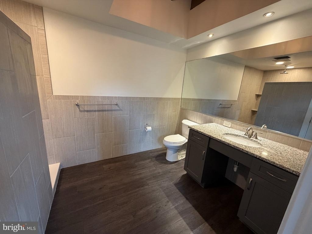 820 W Market Street - Photo 8
