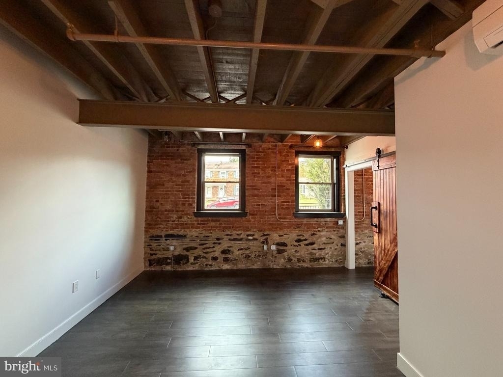 820 W Market Street - Photo 14