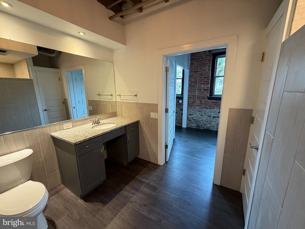 820 W Market Street - Photo 11