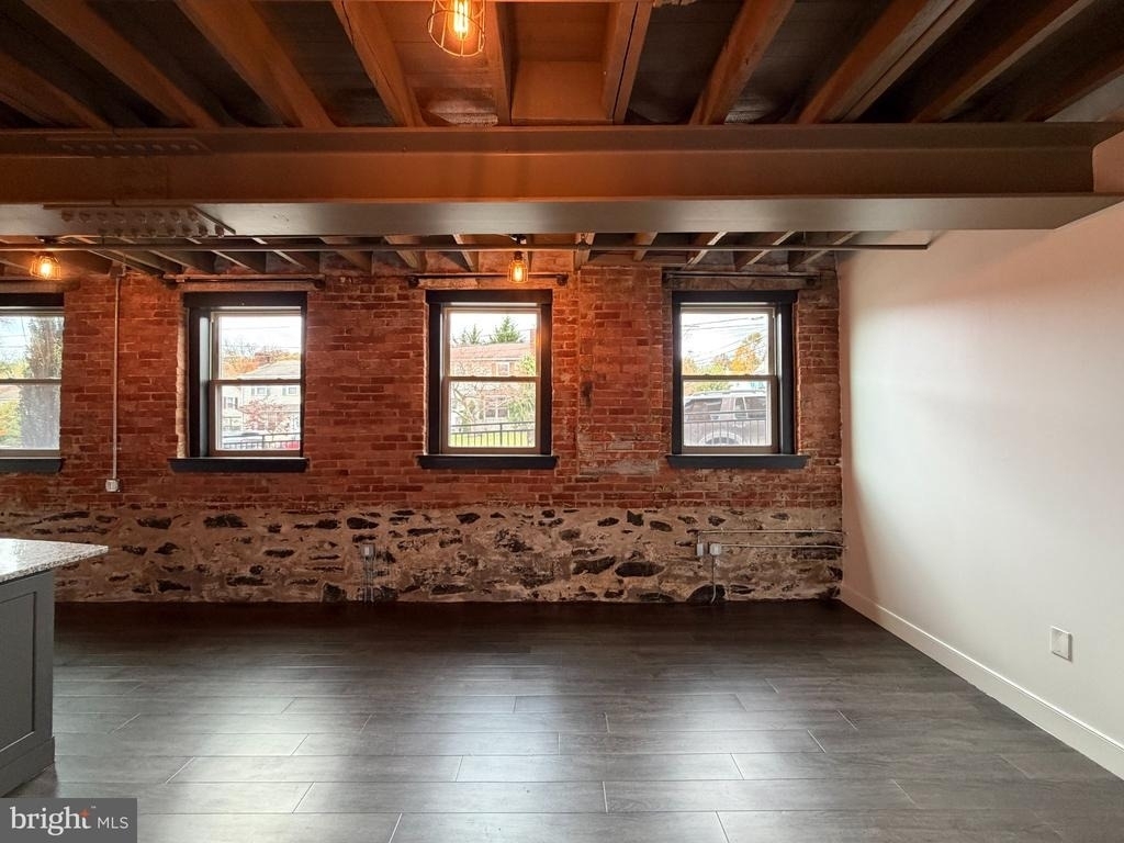 820 W Market Street - Photo 6
