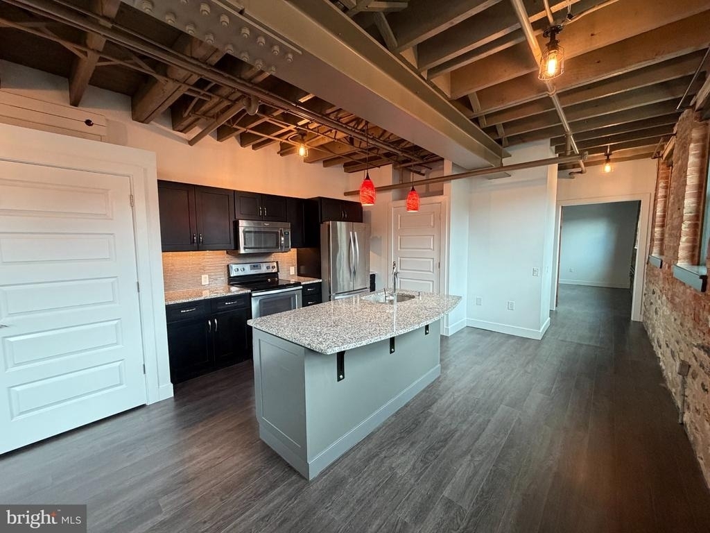 820 W Market Street - Photo 0