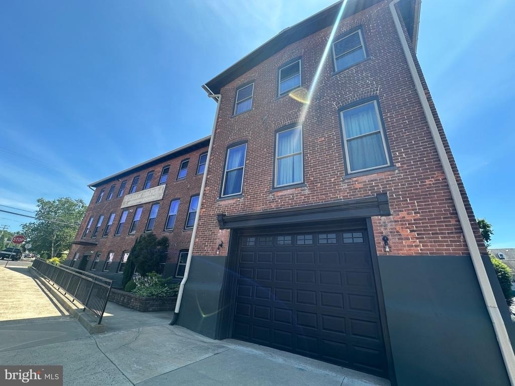 820 W Market Street - Photo 19