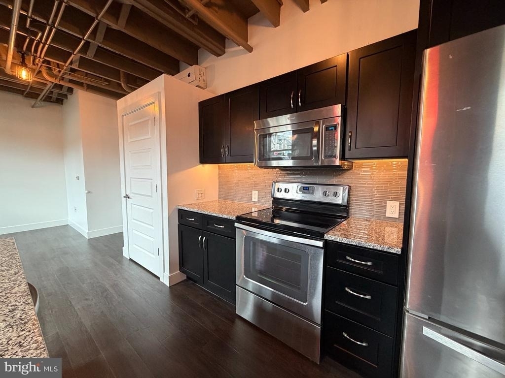 820 W Market Street - Photo 1
