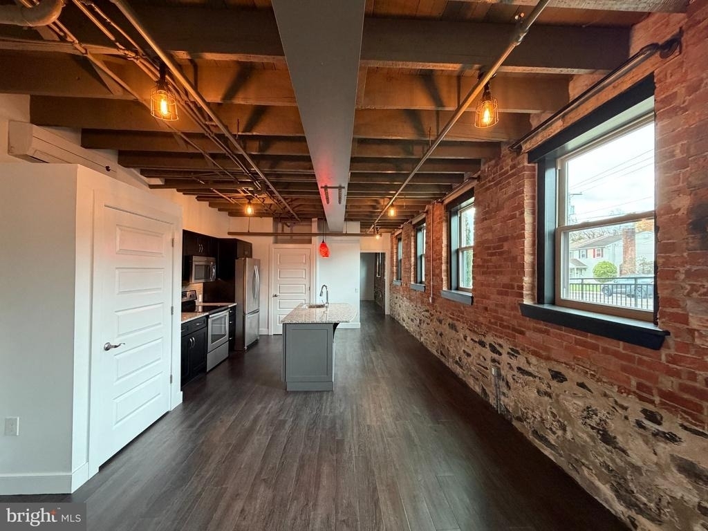 820 W Market Street - Photo 3