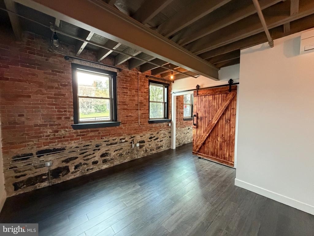 820 W Market Street - Photo 13