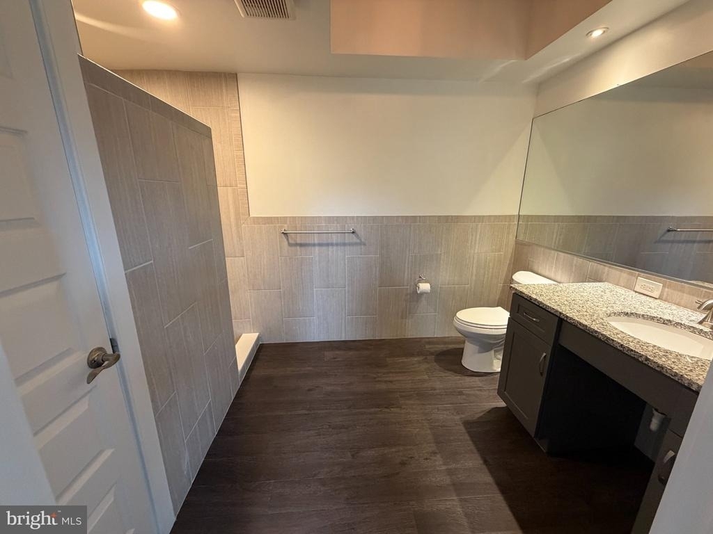 820 W Market Street - Photo 9