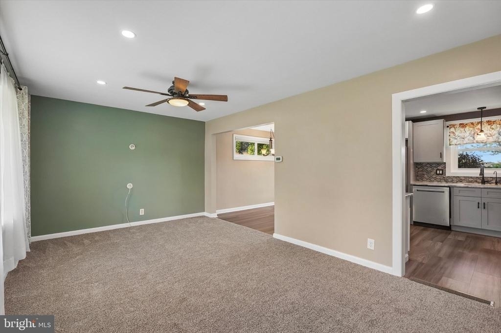 2176 Meadowview Drive - Photo 3