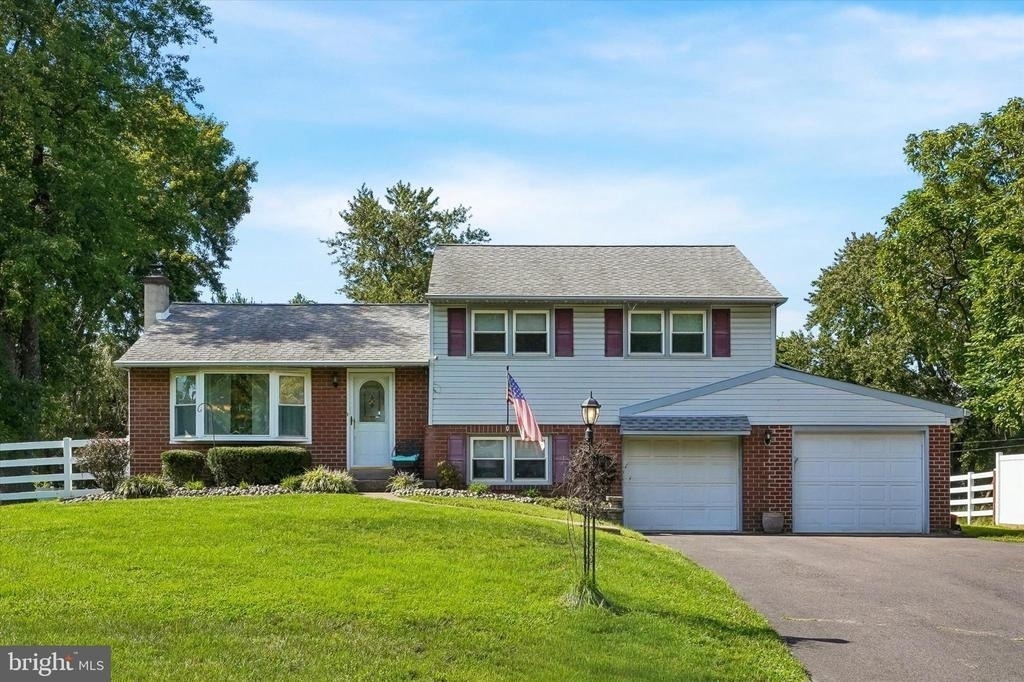 2176 Meadowview Drive - Photo 0