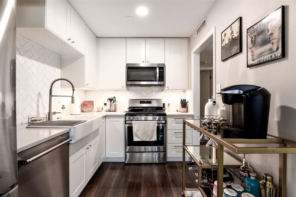1210 Windsor Rd - Photo 3