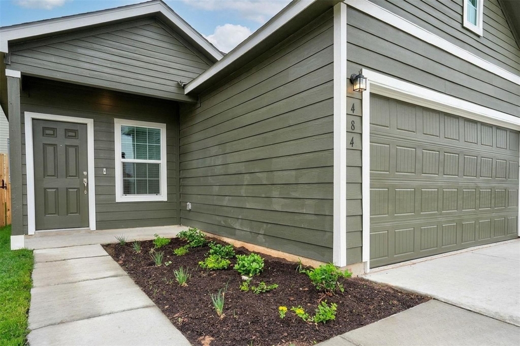 484 Gabbro Gdns - Photo 2