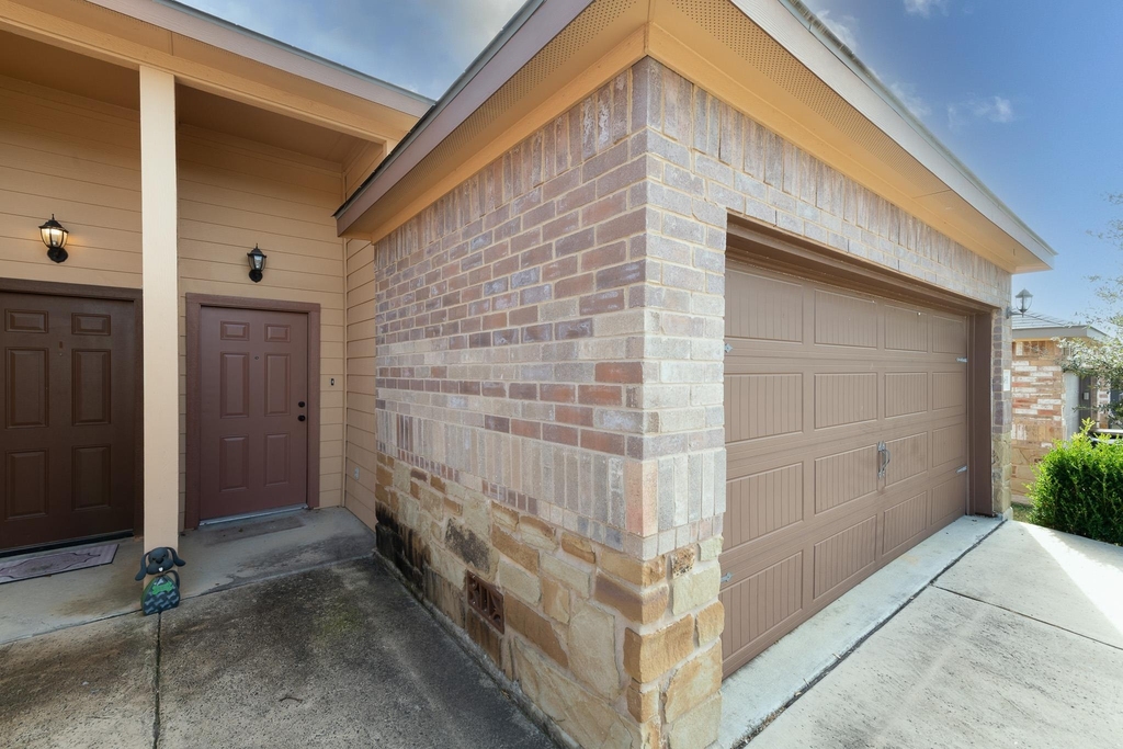 455 Jack Rabbit Ln - Photo 1