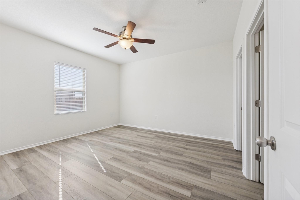6401 Graymont Dr - Photo 3