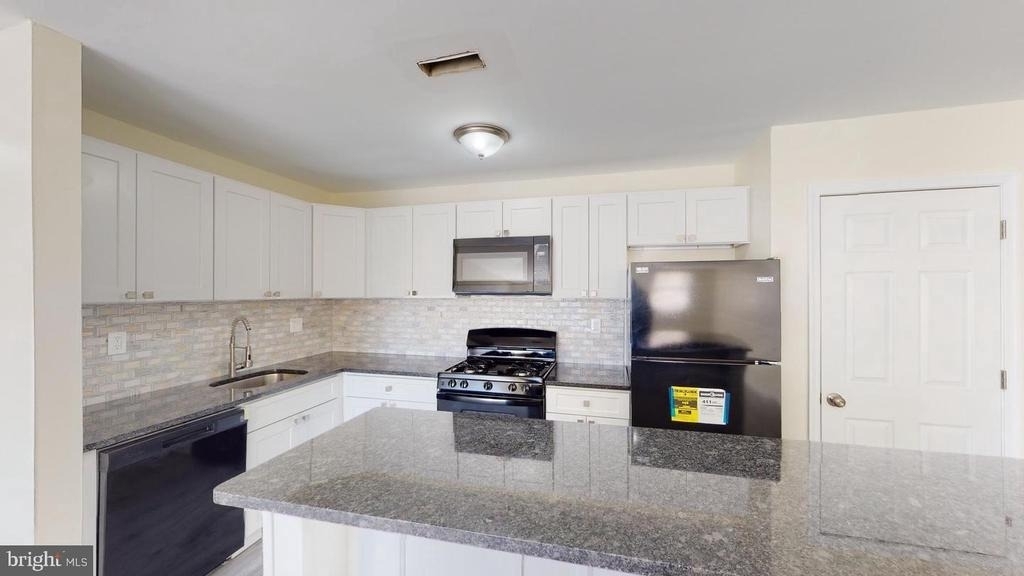 300 Broadway - Photo 4