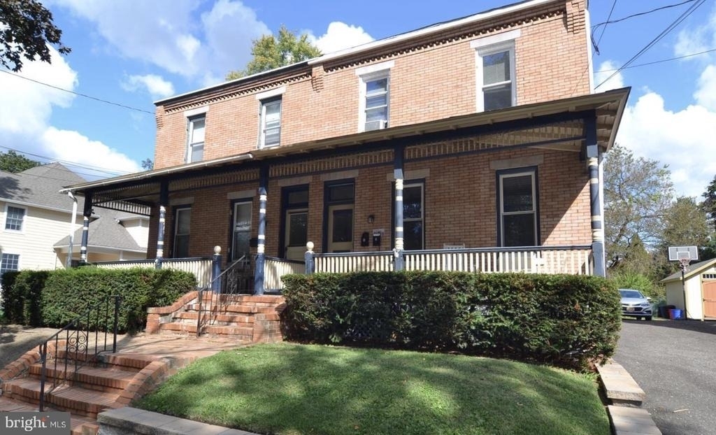17 W Summit Avenue - Photo 0