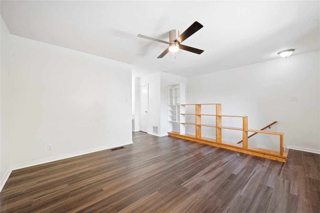 2806 Skyway Cir - Photo 17