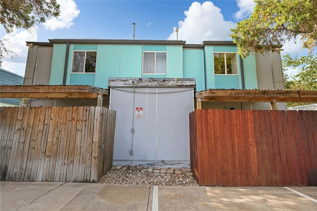 2806 Skyway Cir - Photo 0