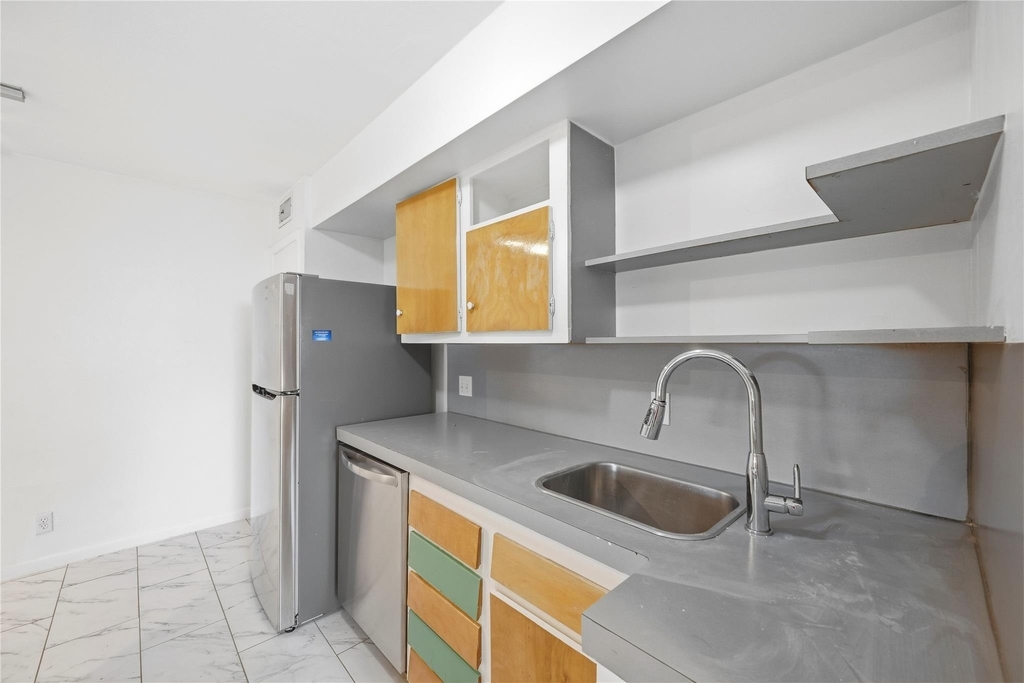 2806 Skyway Cir - Photo 13
