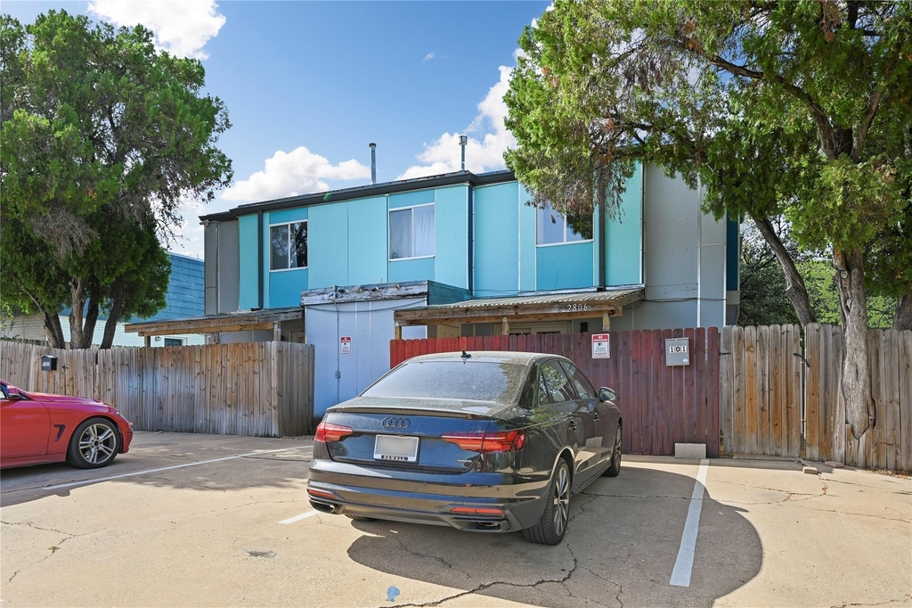 2806 Skyway Cir - Photo 1