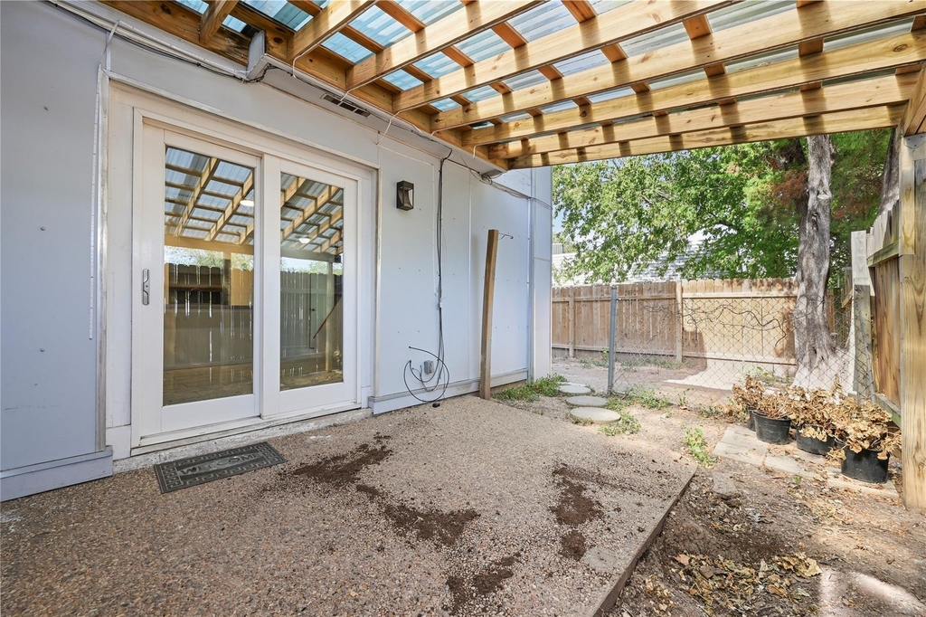 2806 Skyway Cir - Photo 24